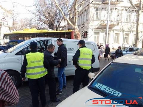 В центре Одессы произошла авария с участием троллейбуса